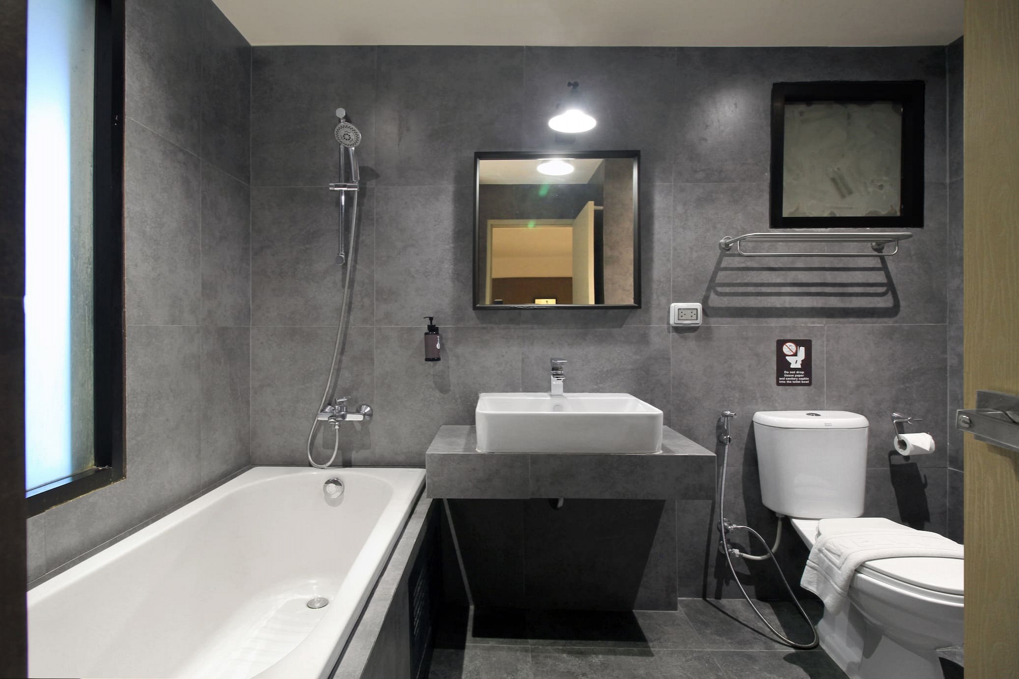 Deluxe With Bathtub