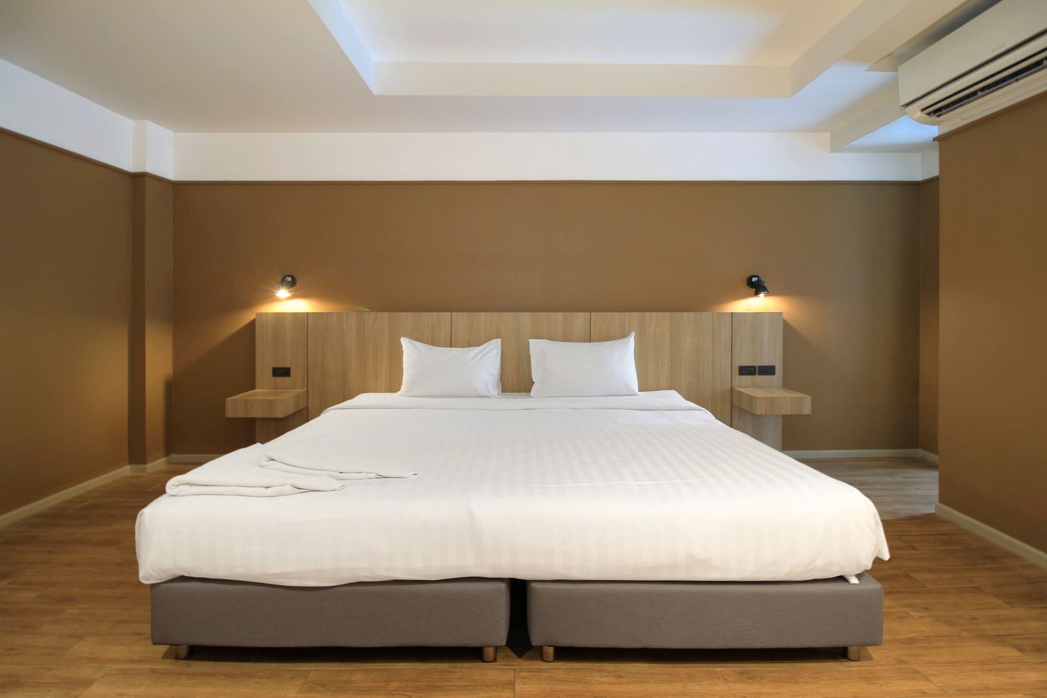 Deluxe With Bathtub