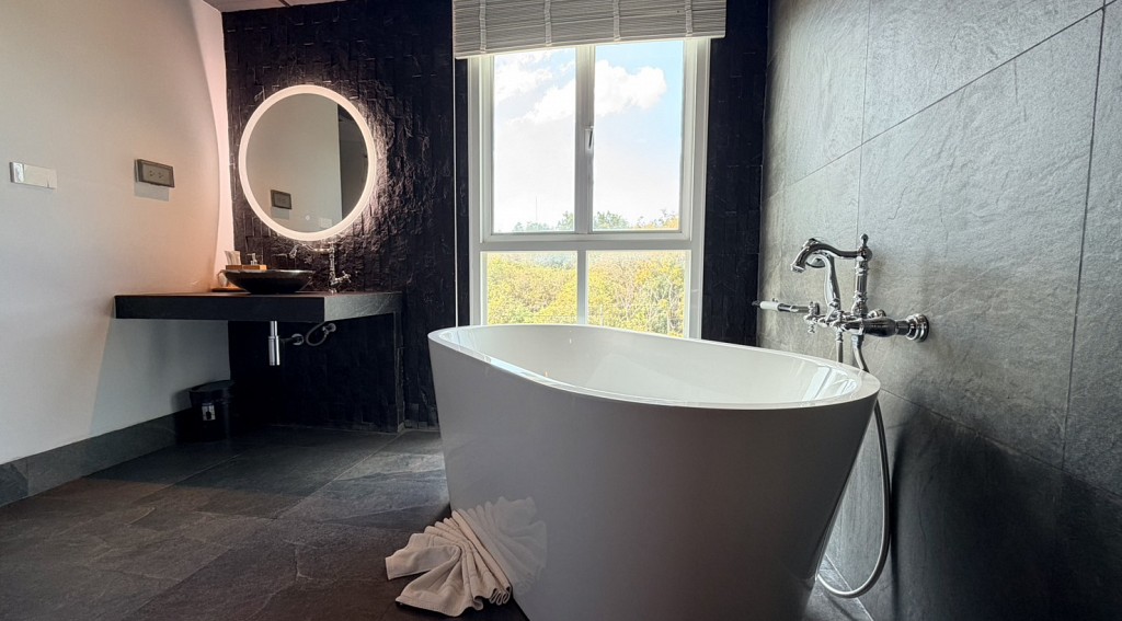 Grand Deluxe Double With Bathtub
